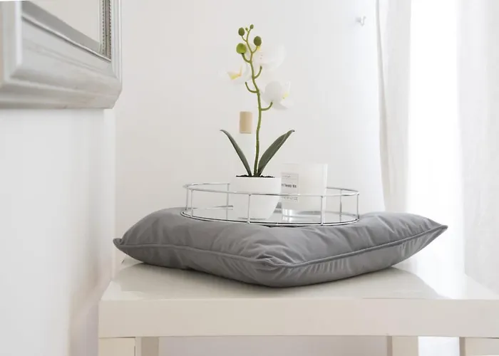 Santonofrio Silver E White דירה רומא